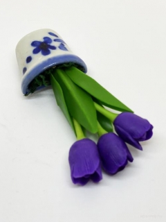 Kék kaspós tulipános hűtőmágnes 