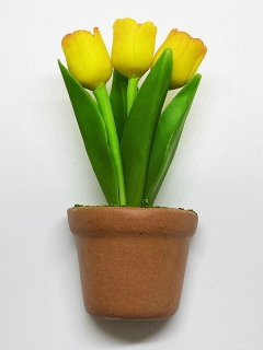 Barna kaspós, tulipános hűtőmágnes 